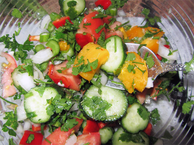 Салат из сельдерея и овощей